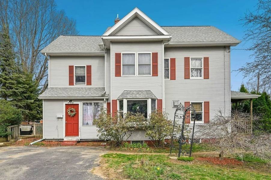 40 Mount Pleasant St, North Brookfield, MA 01535