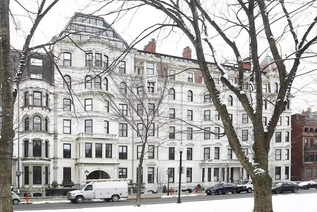 Boston, MA 02116,160 Commonwealth Avenue #U
