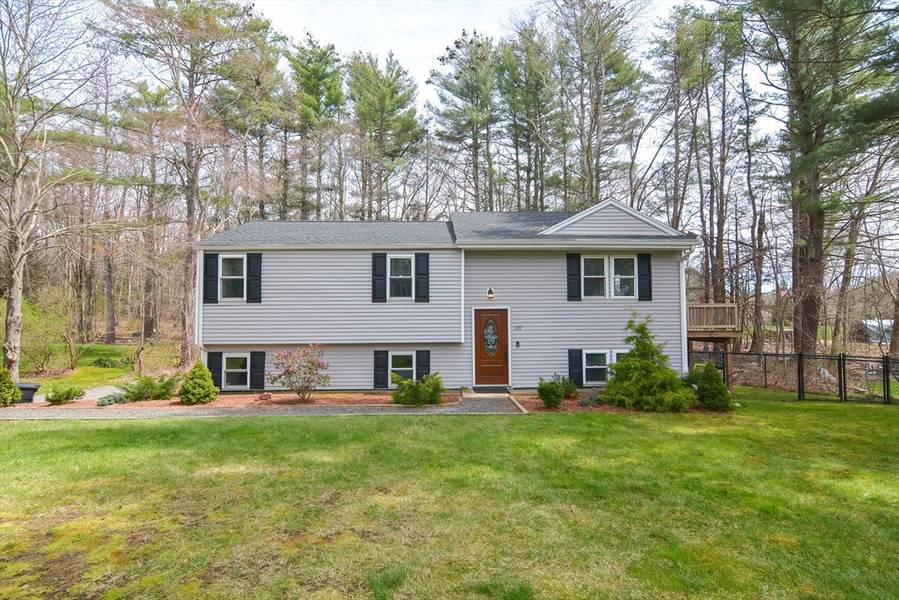 131 Baker Hill Rd, East Brookfield, MA 01515