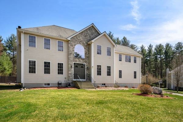 8 Rama Ln, Holbrook, MA 02343