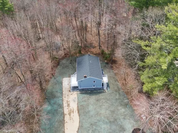 Kingston, NH 03848,25 Bartlett St