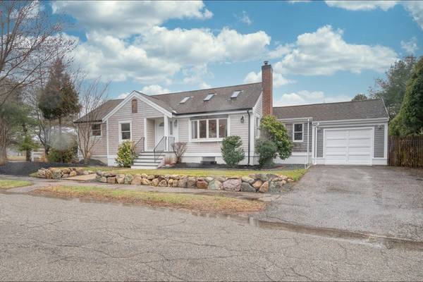 4 Eileen Rd, Milton, MA 02186