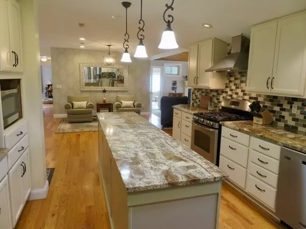 Southampton, MA 01073,6 Laurie Drive