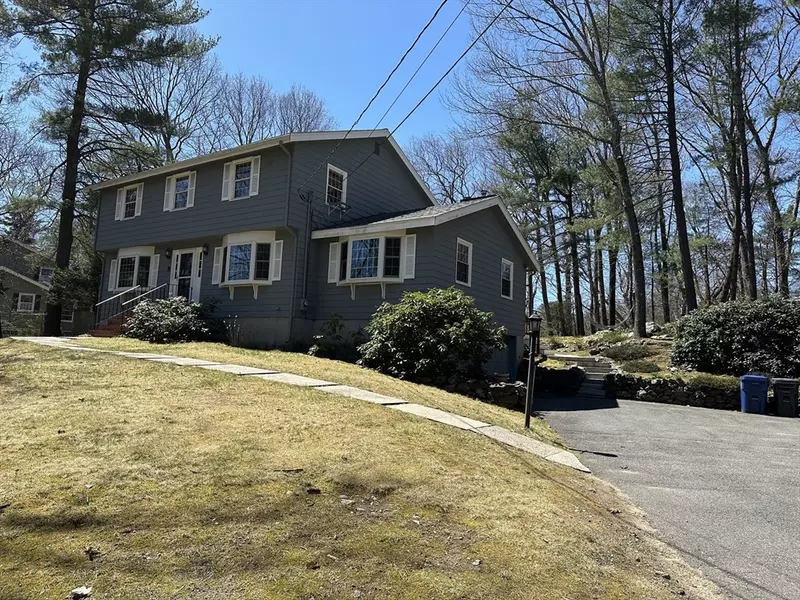 42 Longbow Rd, Danvers, MA 01923