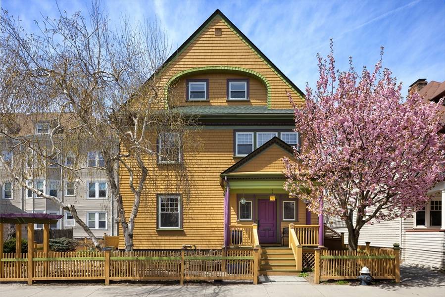 12 Dana St, Brookline, MA 02445