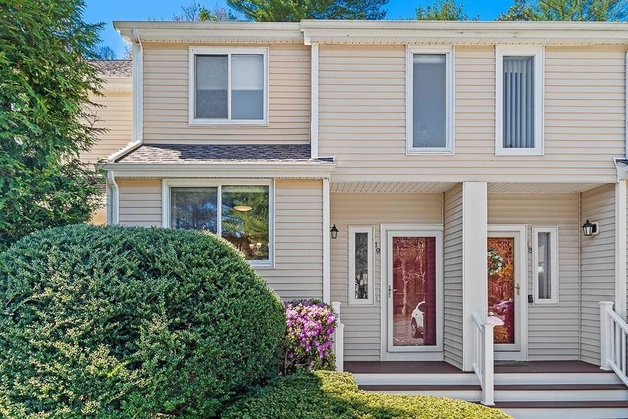 19 Gaslight Ln #19, Easton, MA 02356