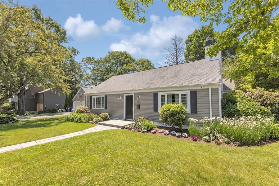 882 West Roxbury Parkway, Brookline, MA 02467