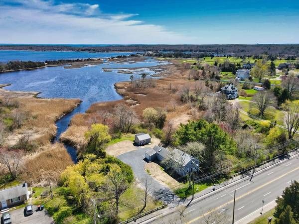 12-14 Fairhaven Rd, Mattapoisett, MA 02739