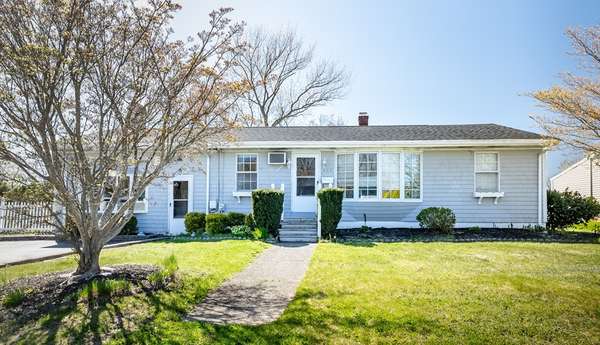 133 Deer St, Somerset, MA 02726