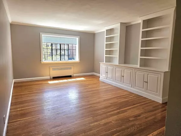 Brookline, MA 02446,116 Sewall Avenue #3