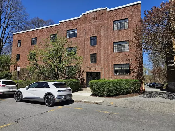 Brookline, MA 02446,116 Sewall Avenue #3