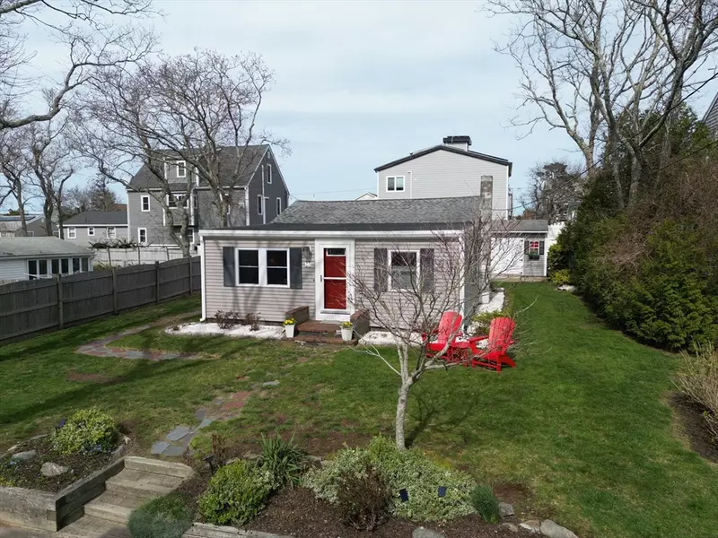 25 Windsor Dr, Plymouth, MA 02360