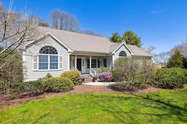 8 Tracy Cir, Falmouth, MA 02536