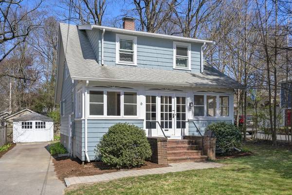 6 Oakland Street, Wellesley, MA 02481