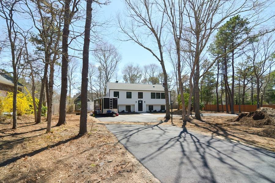 50 Rainbow Ln, Mashpee, MA 02649