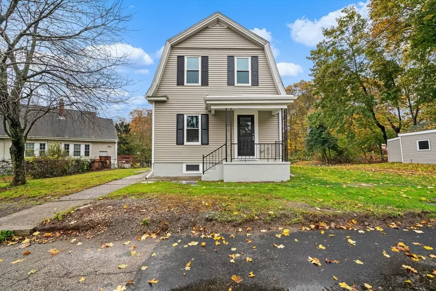 26 Snell St, Attleboro, MA 02703