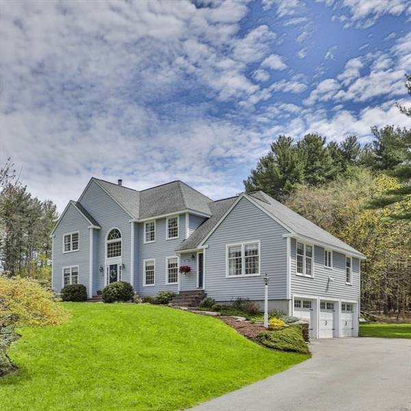 102 Lost Pond Lane, North Andover, MA 01845