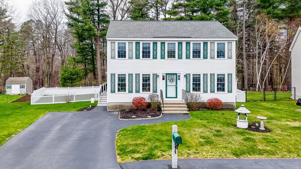 134 Wimbledon Xing, Dracut, MA 01826