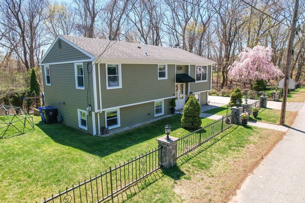 East Providence, RI 02915,15 Cove St