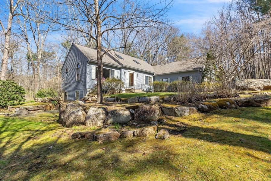 38 Old Hardwick Rd, Petersham, MA 01366