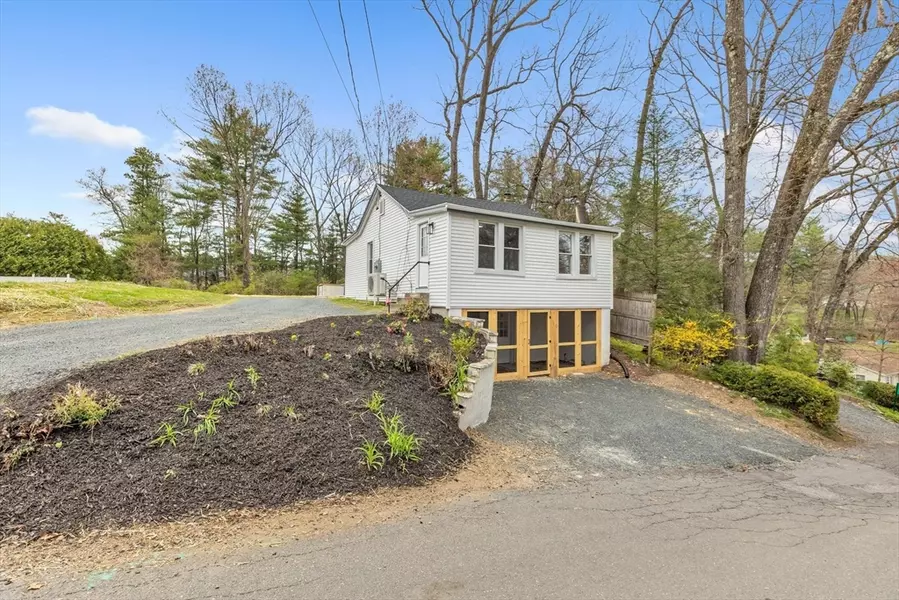 110 Summer Dr, Southwick, MA 01077