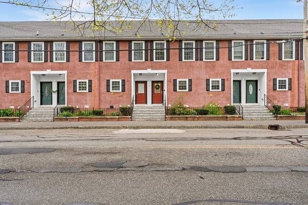 900 Lawrence St #6, Lowell, MA 01852