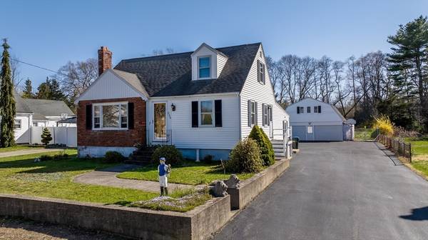 206 Pine St, Holbrook, MA 02343