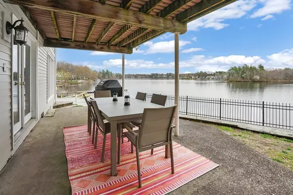 Southwick, MA 01077,3 White St