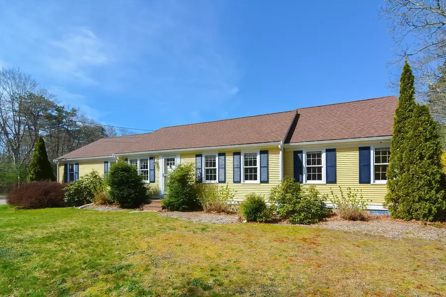 836 Cotuit Rd, Mashpee, MA 02649