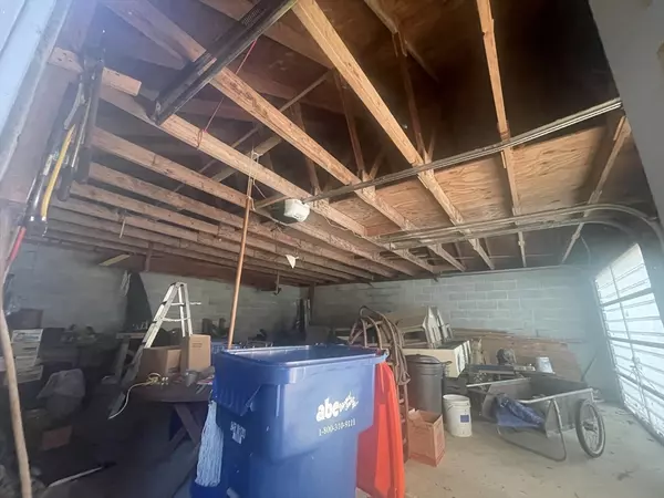 Rochester, MA 02770,111 Mendell Rd