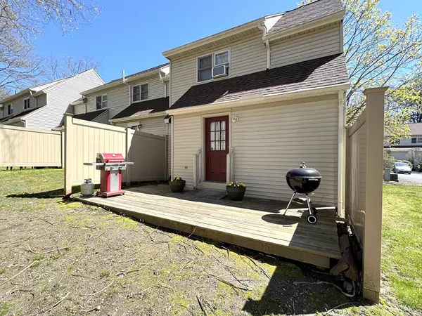 Greenfield, MA 01301,11 Cedar Glen Circle #11