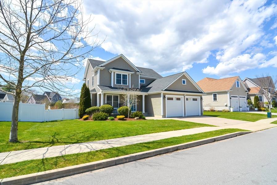 11 Ferris Wheel Ln, Dartmouth, MA 02747