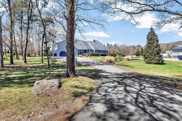 24 Fiddlers Cove Rd, Falmouth, MA 02556