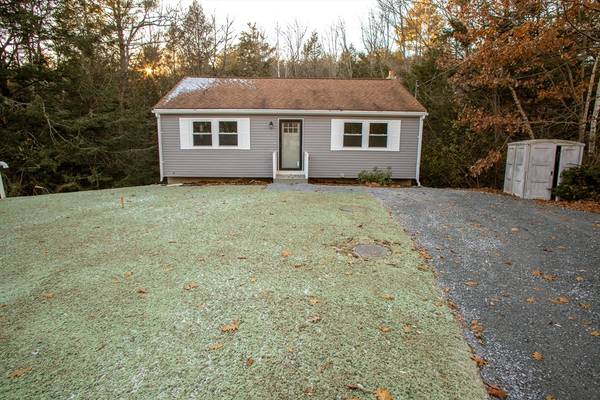 7 Iriquois Dr, Ashburnham, MA 01430