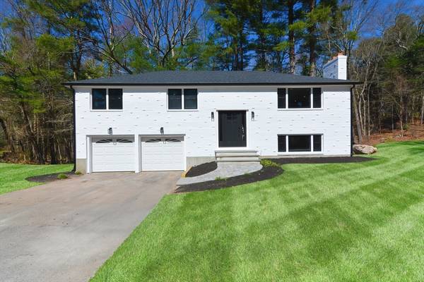 71 Blacksmith Dr, Medfield, MA 02052