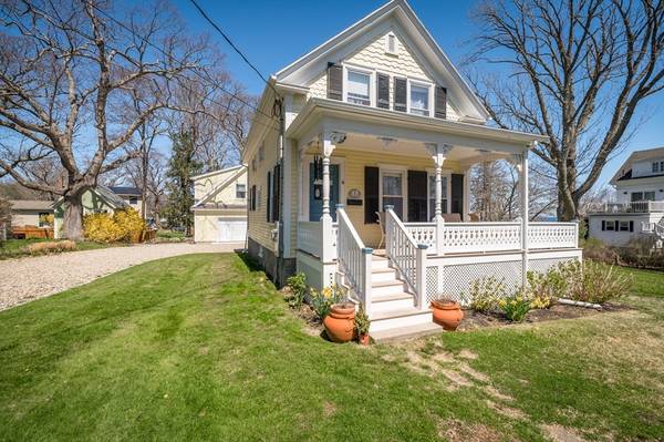 4 Mount Locust Ave,  Rockport,  MA 01966