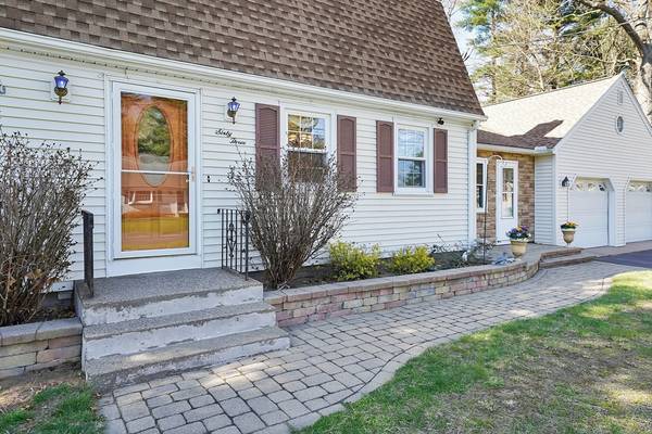 63 Country Club Dr, Westfield, MA 01085