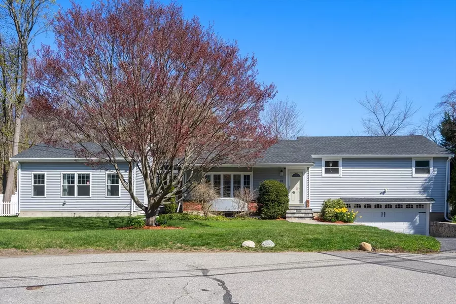 31 Roosevelt Rd, Lexington, MA 02421