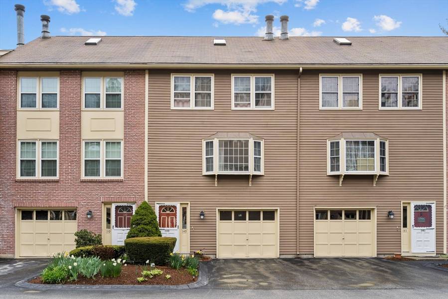 140 Heritage Dr #140, Tewksbury, MA 01876