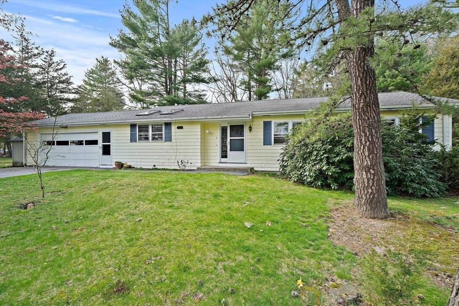 2 Briarwood Dr, Westwood, MA 02090