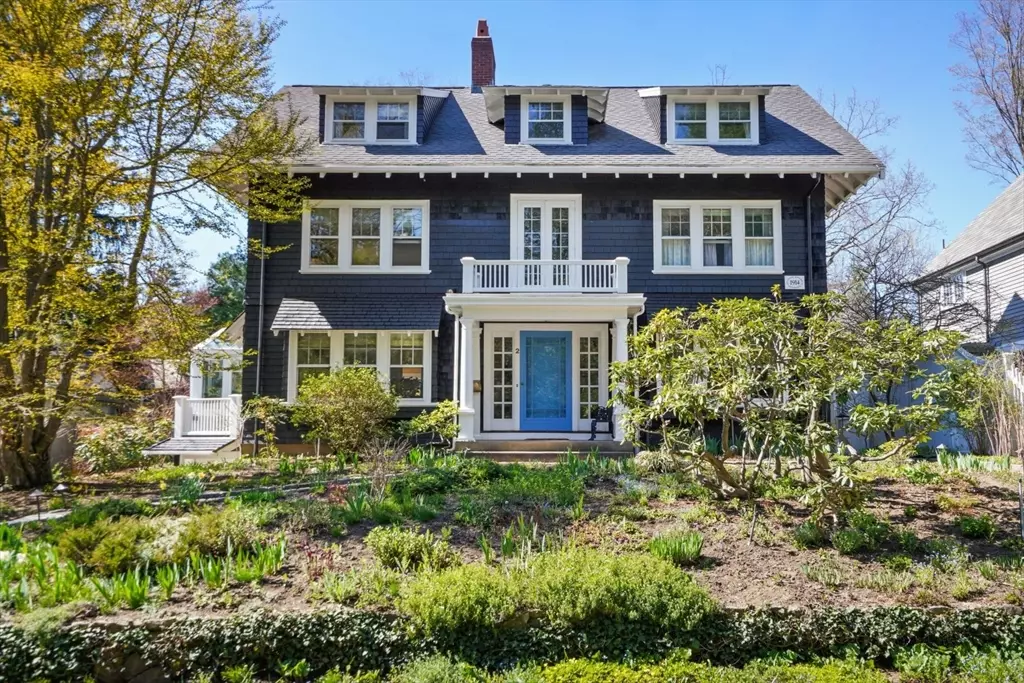 Wellesley, MA 02482,2 Roanoke Road