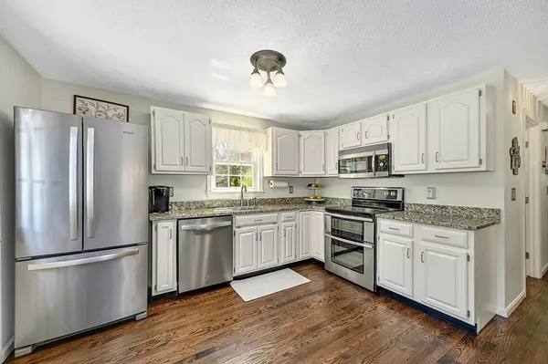 Wrentham, MA 02093,25 Maple Hill Rd