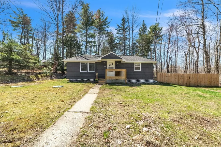 114 Sherwood Dr, Becket, MA 01223