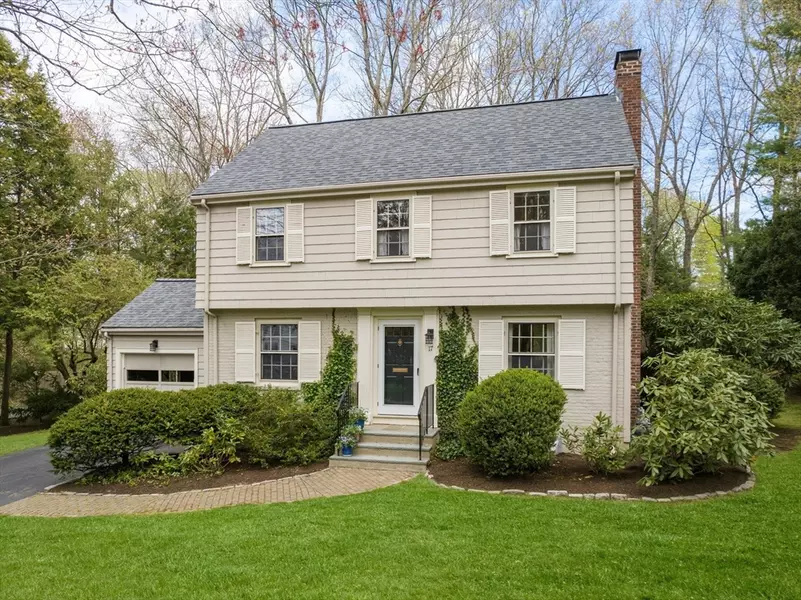 17 Roberts Rd, Wellesley, MA 02481