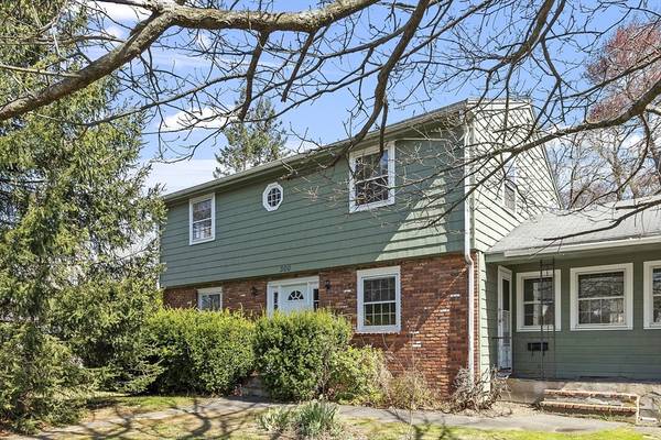 300 Lowell St, Wakefield, MA 01880