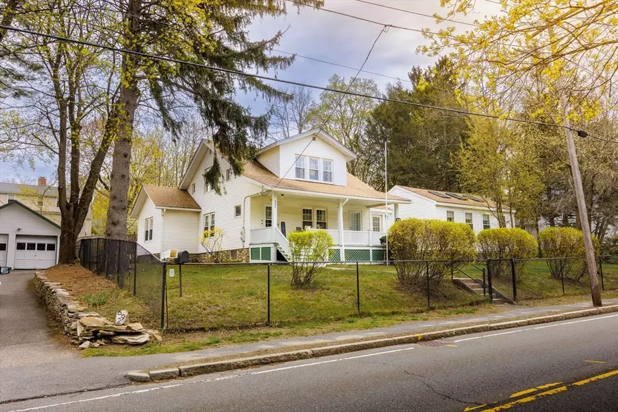 692 Grove St, Worcester, MA 01605