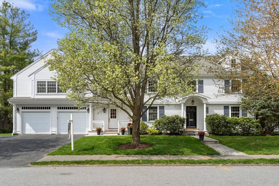 37 Oakridge Rd, Wellesley, MA 02481