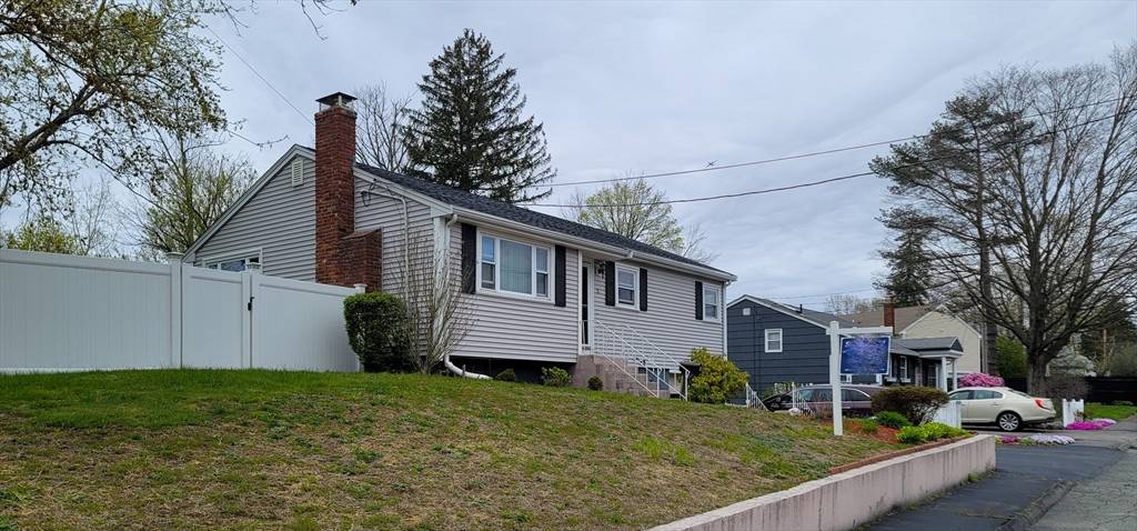 5 Brewster Rd, Randolph, MA 02368