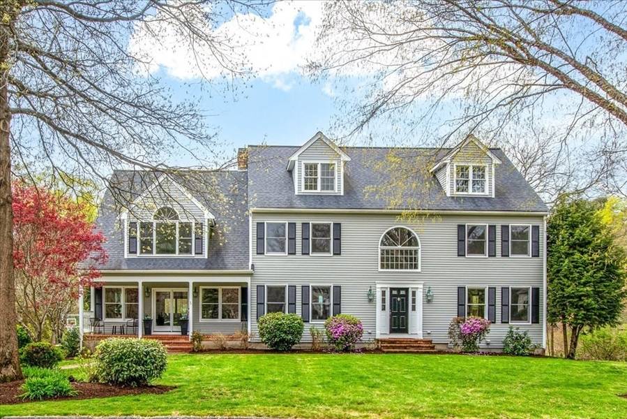 9 Acorn Circle, Medfield, MA 02052