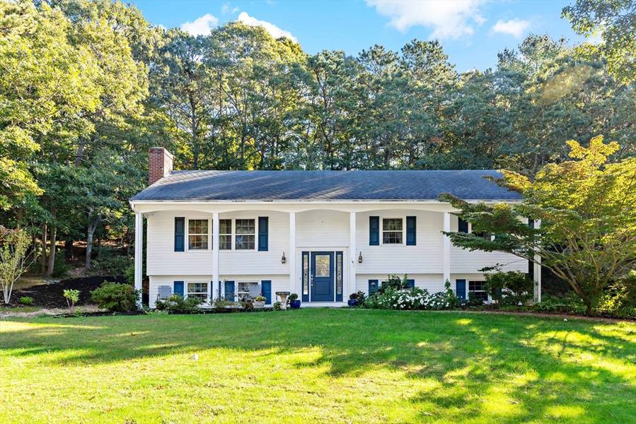 102 Turtleback Rd, Barnstable, MA 02648